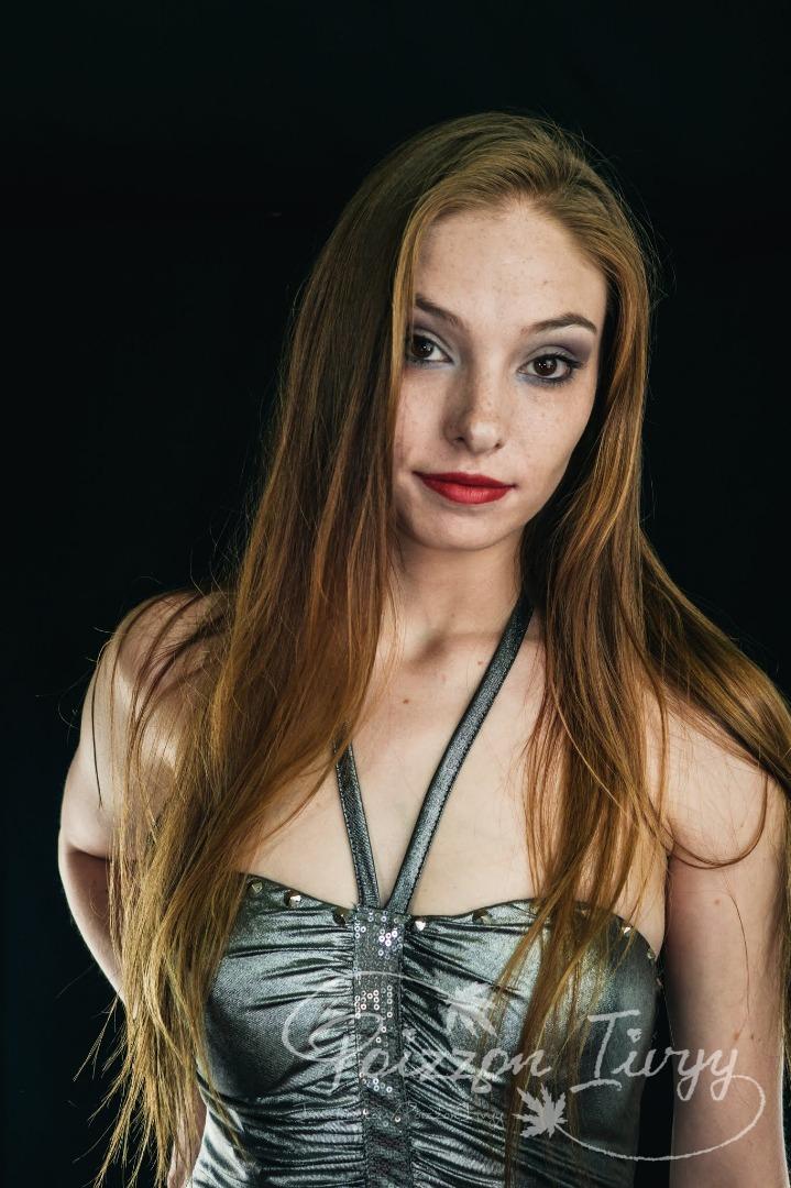 Female model photo shoot of Poizzon Iivyy