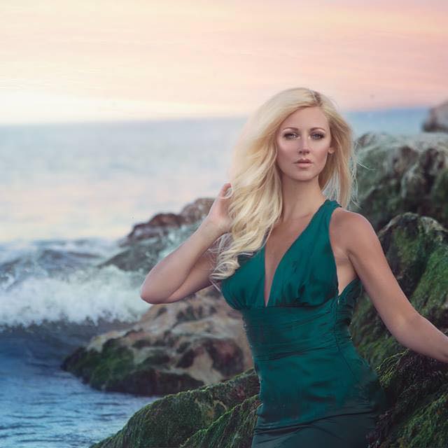 Female model photo shoot of Jade_Green in Barton On Sea