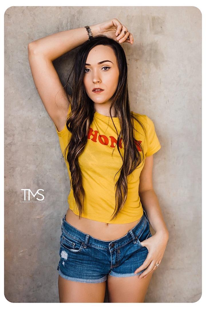 Female model photo shoot of Morganlynn11