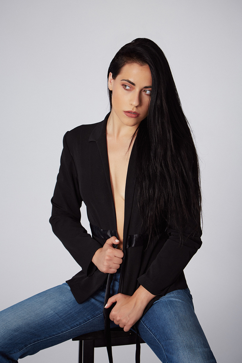 Female model photo shoot of AnnaAlimani