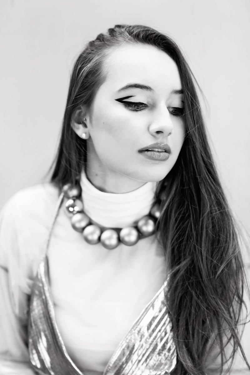 Female model photo shoot of brunaalexaphotography
