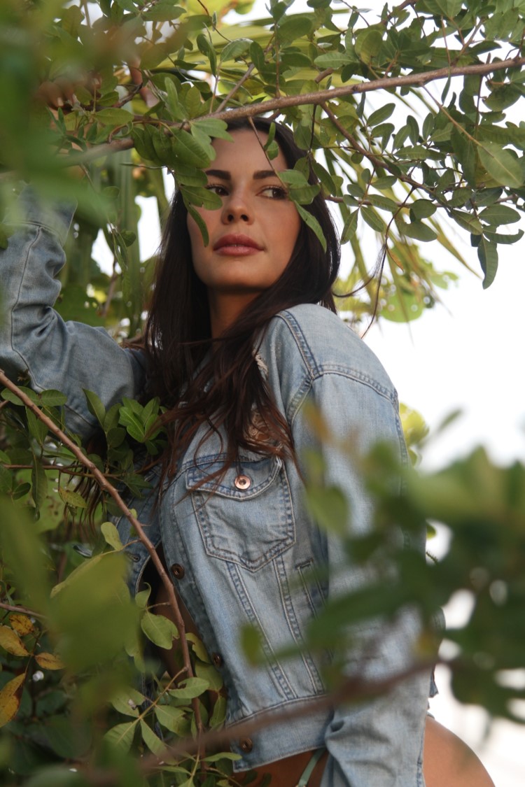 Female model photo shoot of Shamyl Di Cristanziano