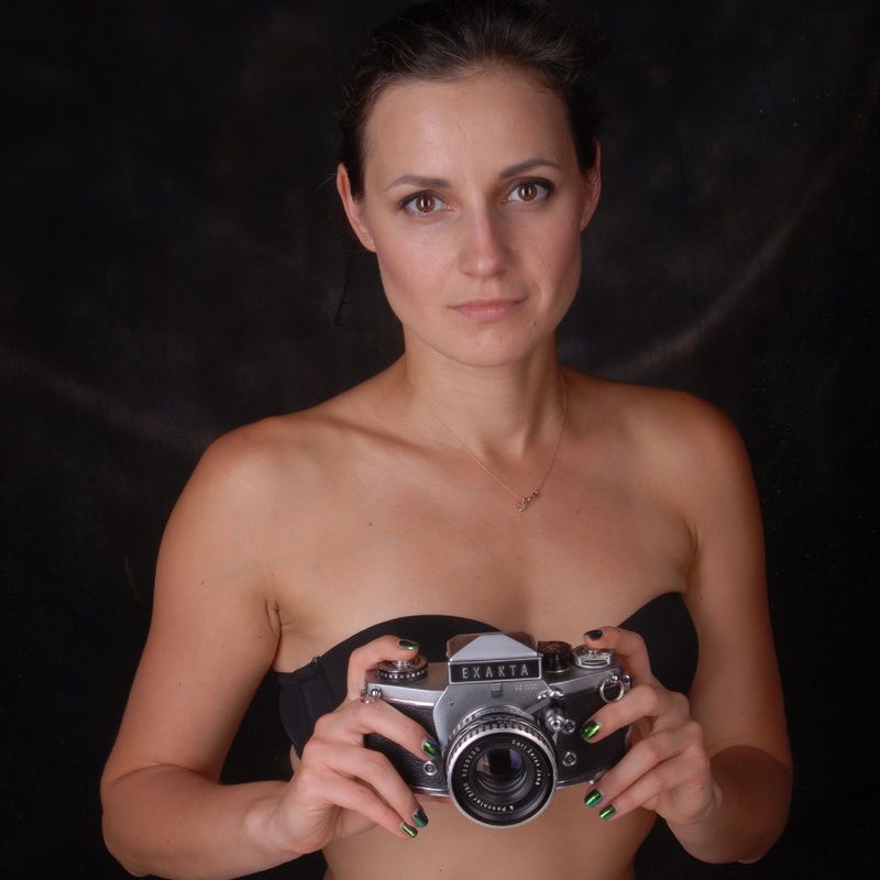 Female model photo shoot of Dina Yogi