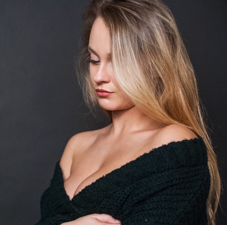 Female model photo shoot of ShelbieJenna