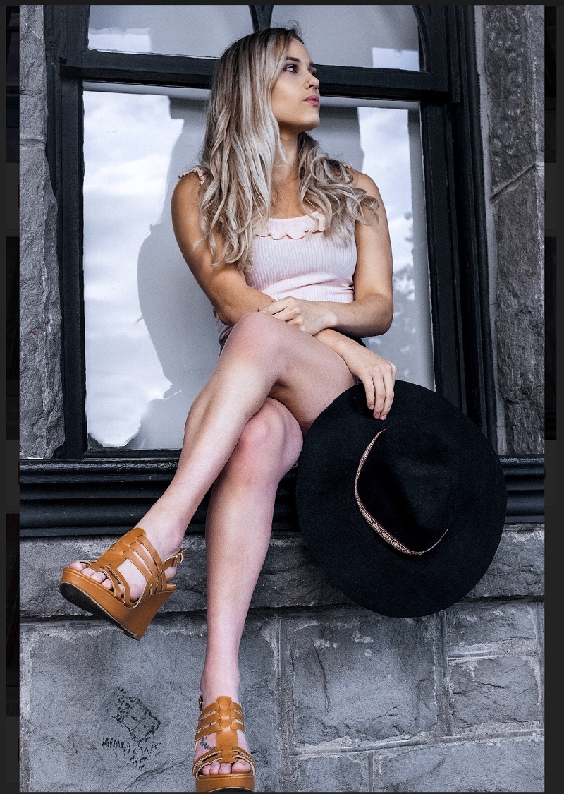 Female model photo shoot of Joelle Levine