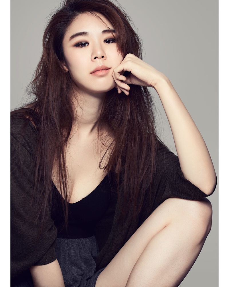 Female model photo shoot of Jen Yi