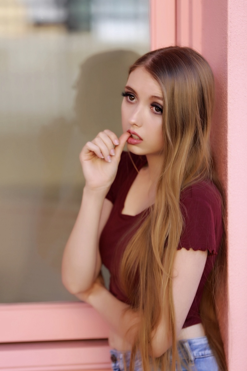 Female model photo shoot of Ellienorxx
