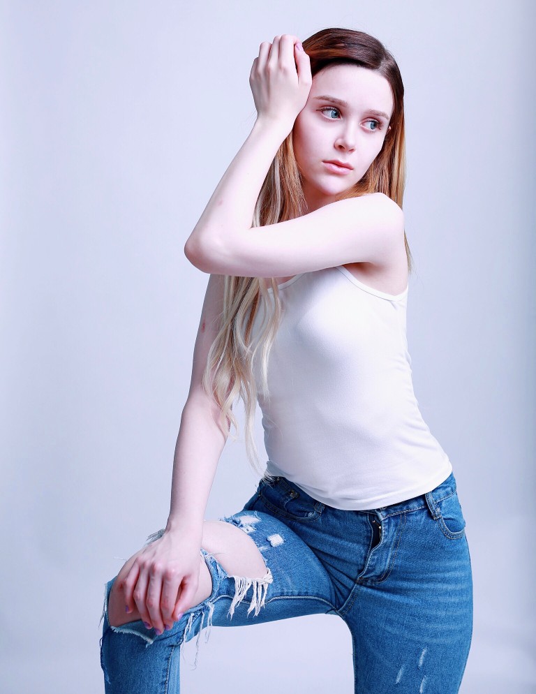 Female model photo shoot of thehana