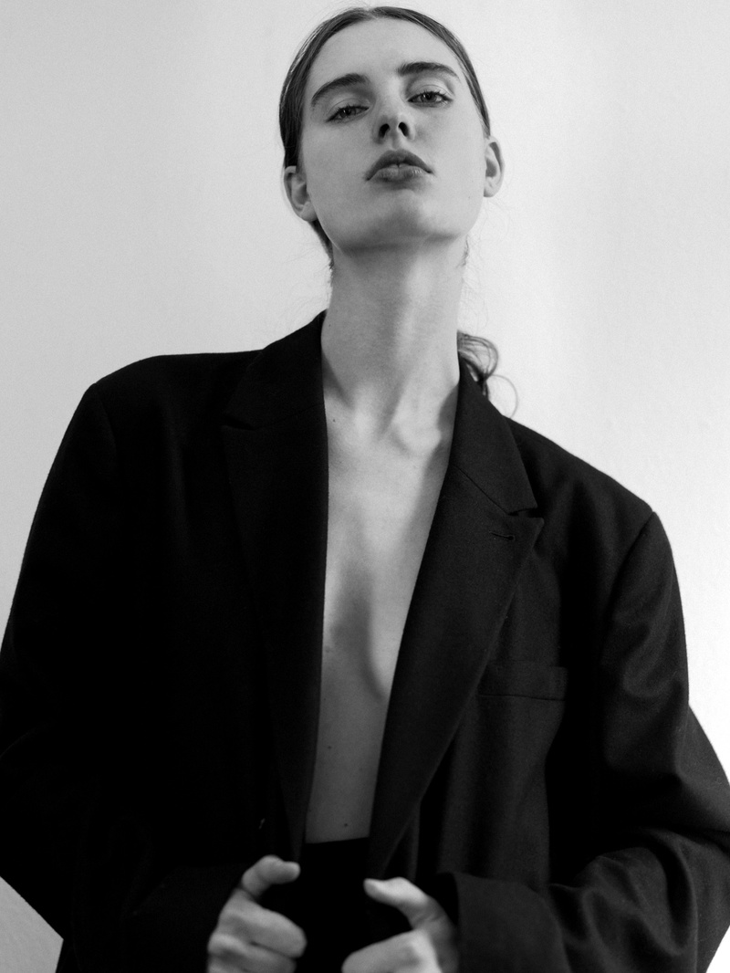 Female model photo shoot of Alina Polivenko