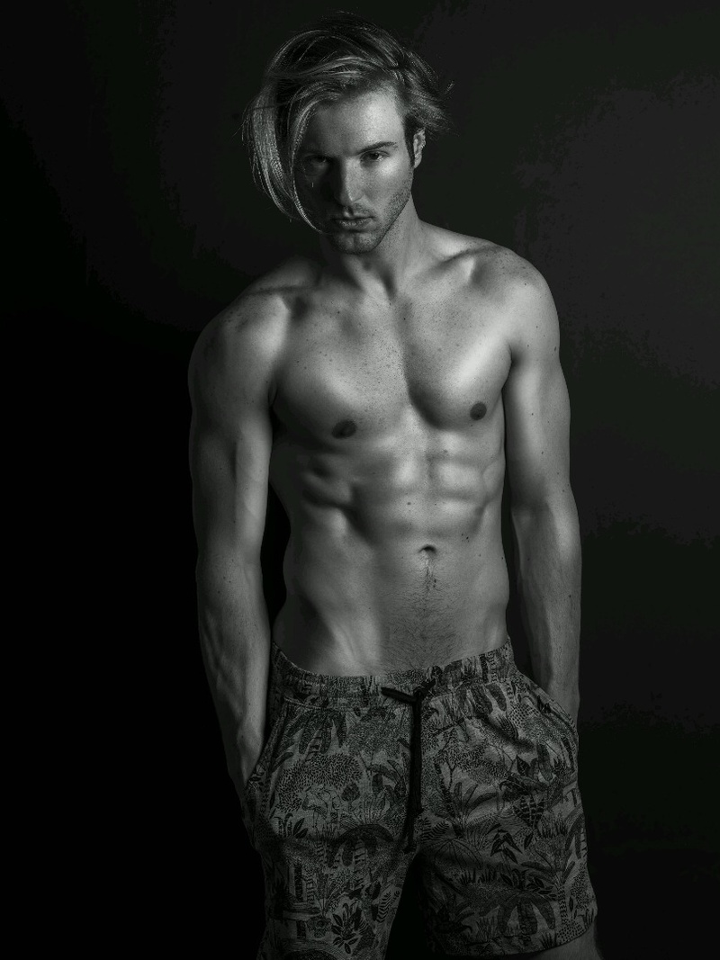Male model photo shoot of AlexanderThaJay