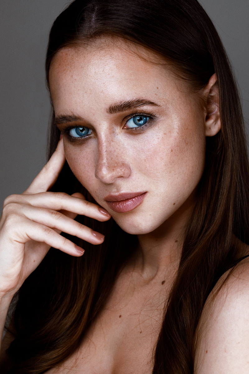 Female model photo shoot of Julia De Robertis