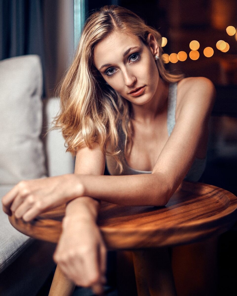 Female model photo shoot of Ellie Ward