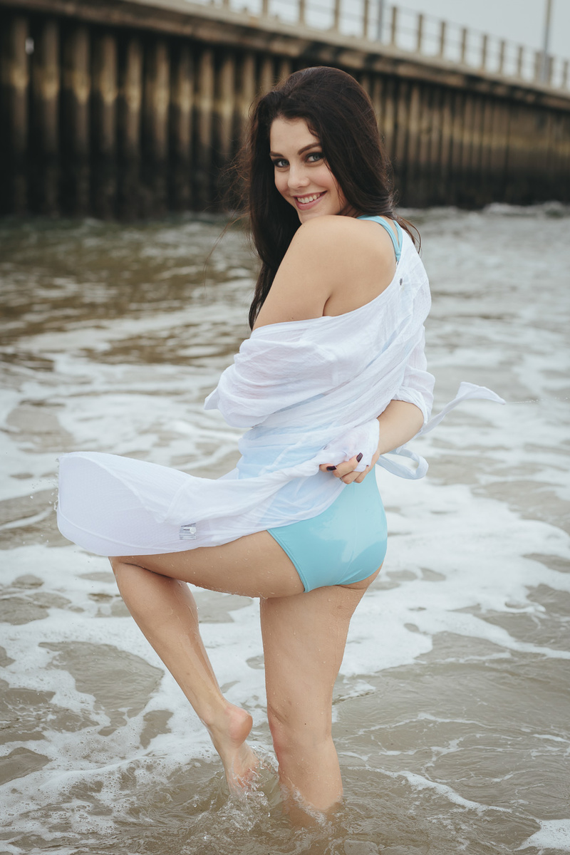 Female model photo shoot of Jodzgibby in Beach