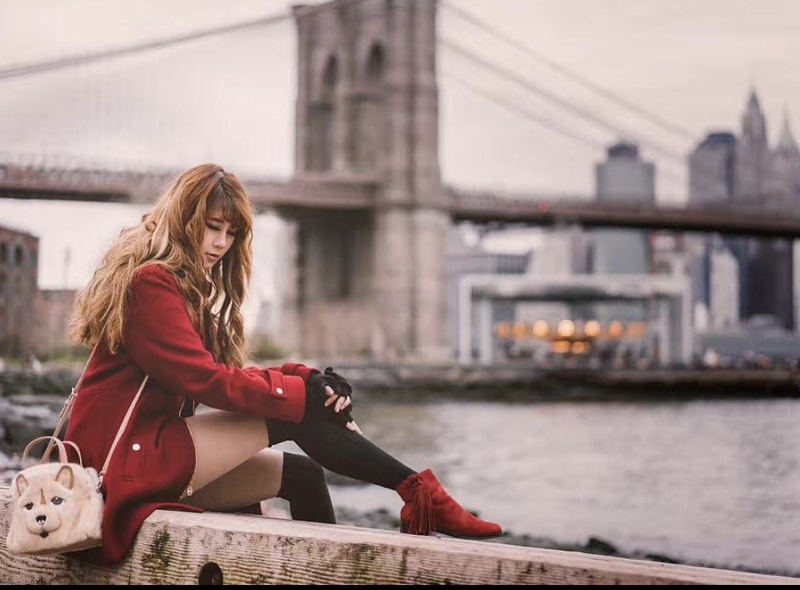 Female model photo shoot of Natfish in Brooklyn Bridge Park