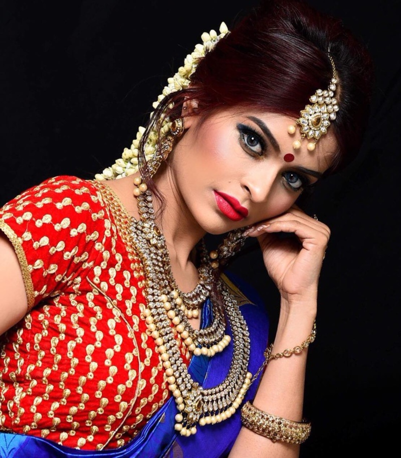Female model photo shoot of Nazmihashim