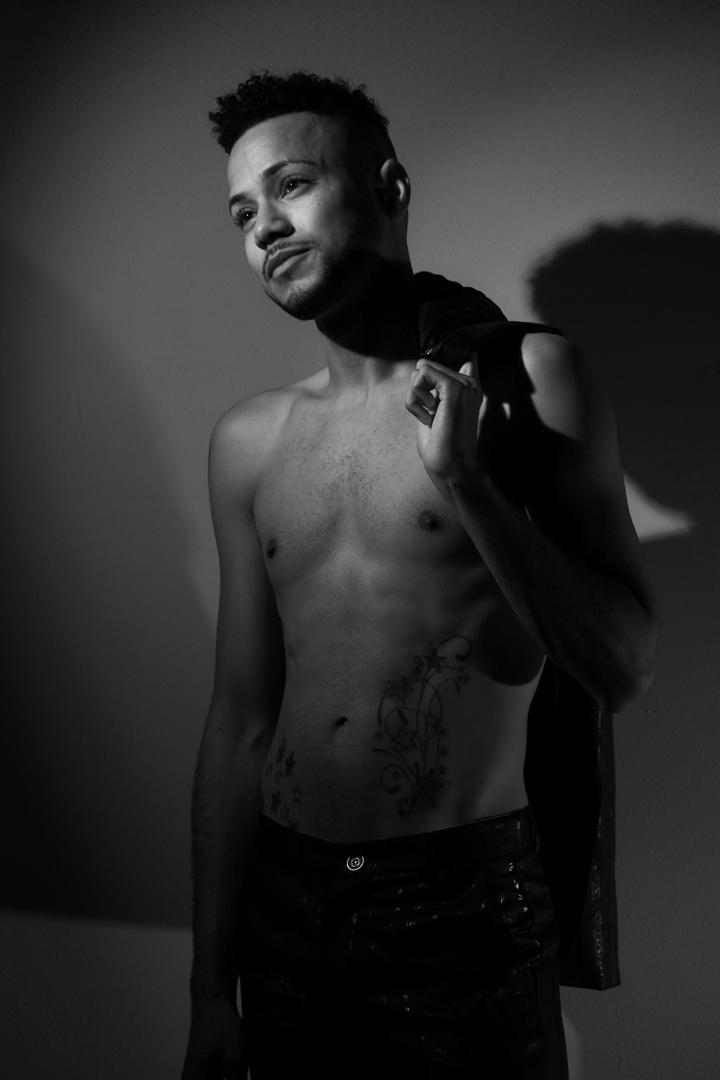 Male model photo shoot of Dajuan2011