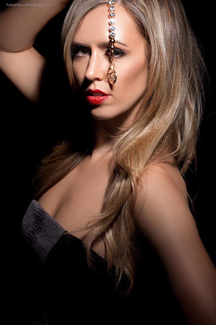 Female model photo shoot of Mariah Rivera