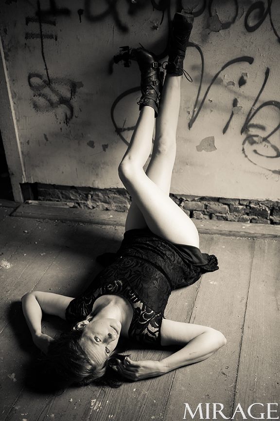 Female model photo shoot of Layla Lifesupport