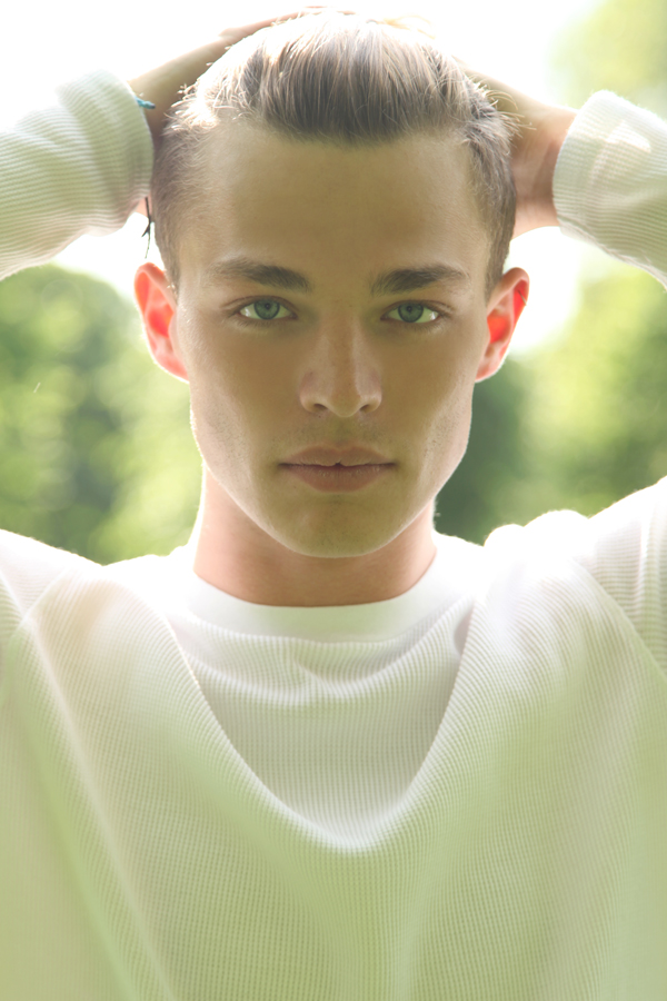 Male model photo shoot of Di Sereni