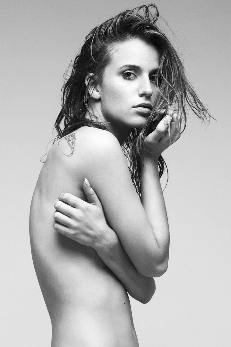 Female model photo shoot of Lonna Manson
