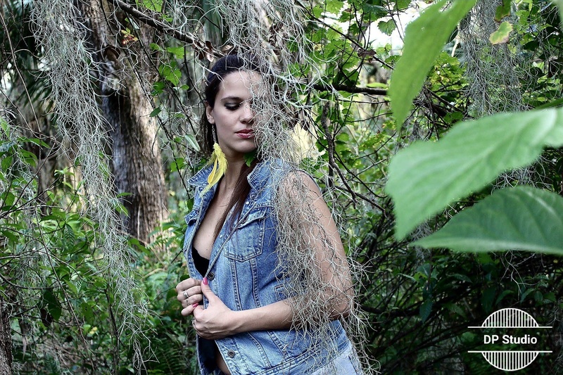 Female model photo shoot of Angelasm88 in Everglade Park