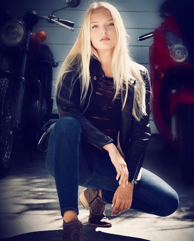 Female model photo shoot of Kim Wright