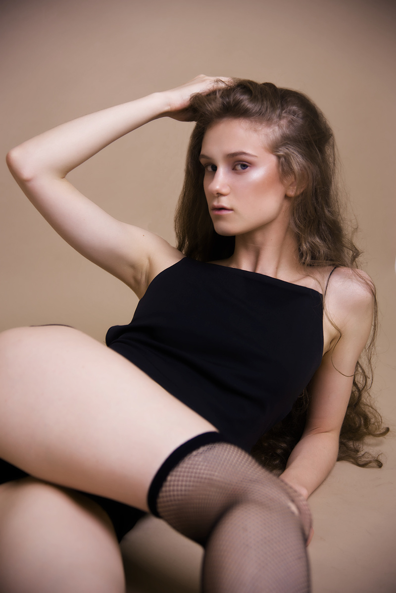 Female model photo shoot of Fesalion