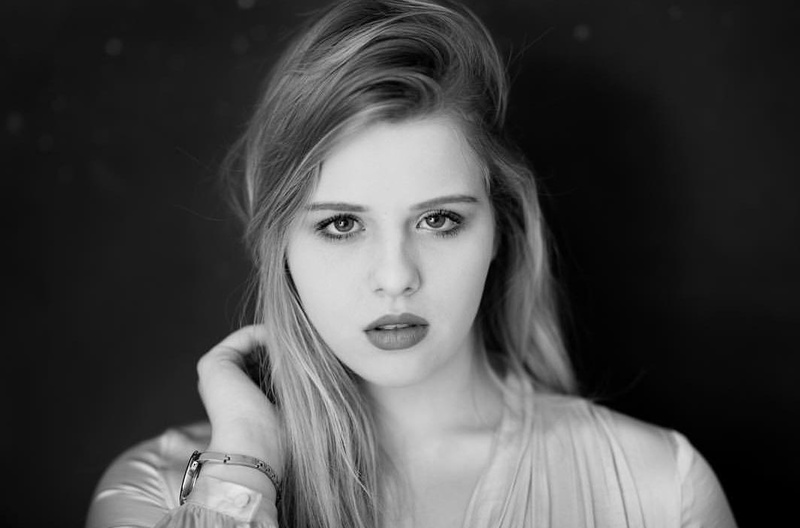 Female model photo shoot of Valentina Greyze