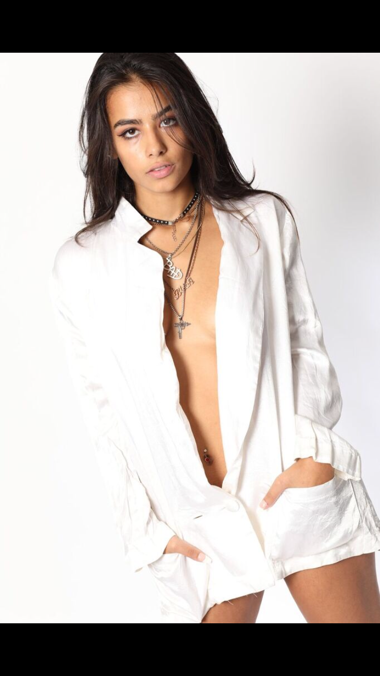 Female model photo shoot of veronicadiesel