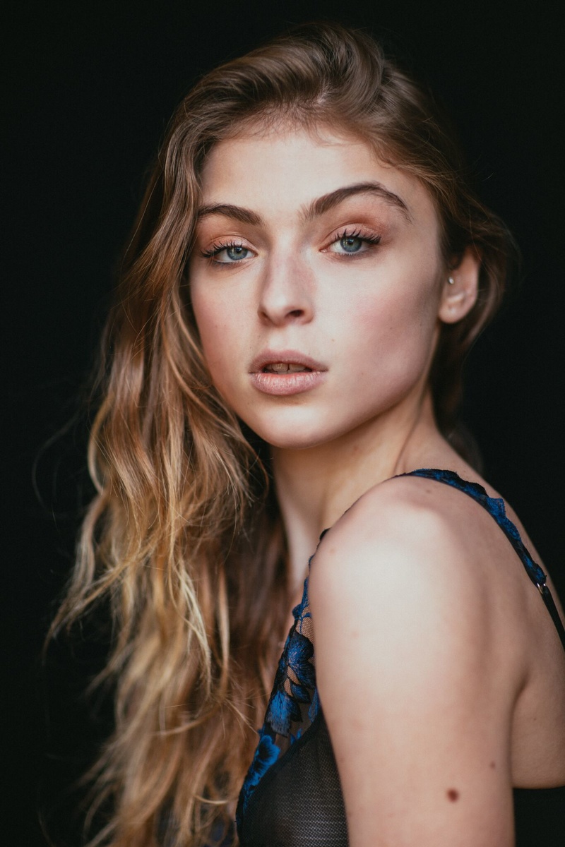 Female model photo shoot of beautynude in Paris