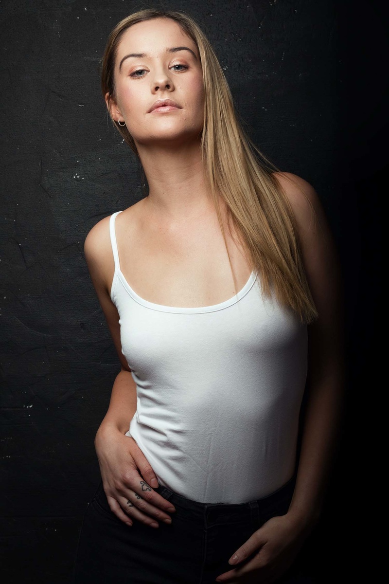 Female model photo shoot of Janelle Docherty1