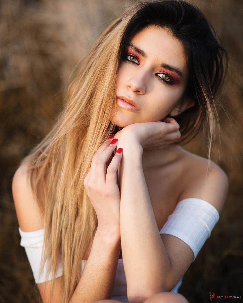 Female model photo shoot of Ginamaria10