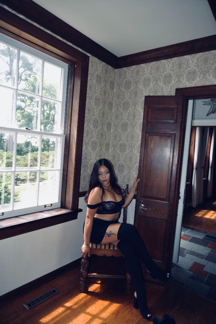 Female model photo shoot of Gina Melendez Ramirez