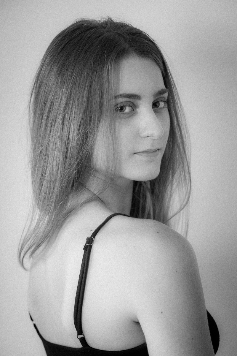 Female model photo shoot of Anastasia Atroshchenko