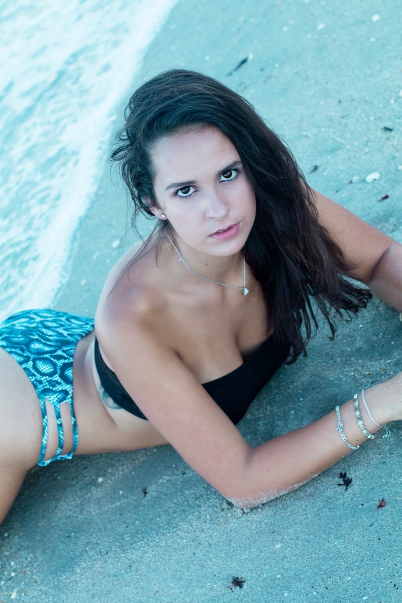 Female model photo shoot of ava_gravy in Lake worth florida