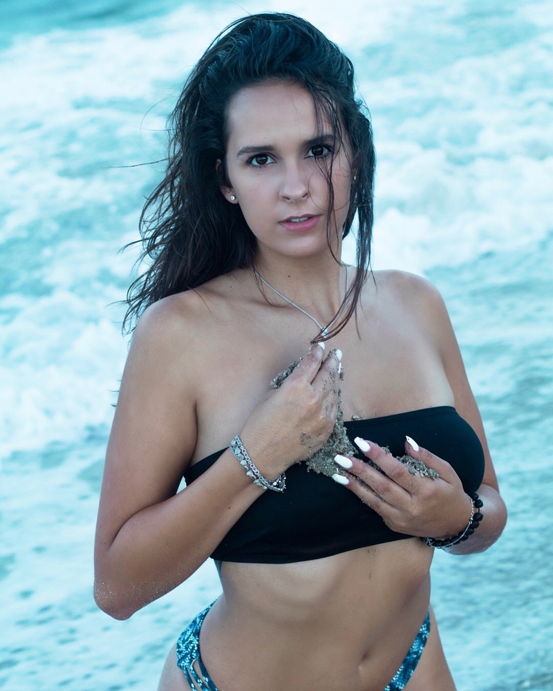 Female model photo shoot of ava_gravy in Lake worth florida