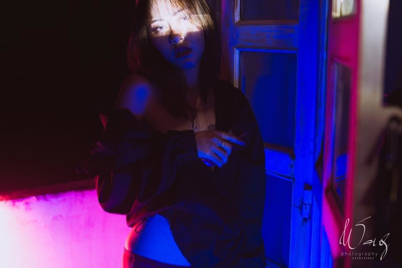 Female model photo shoot of Suzy Vivian