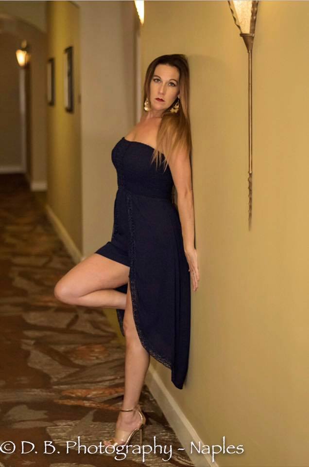Female model photo shoot of Bella Vixyen