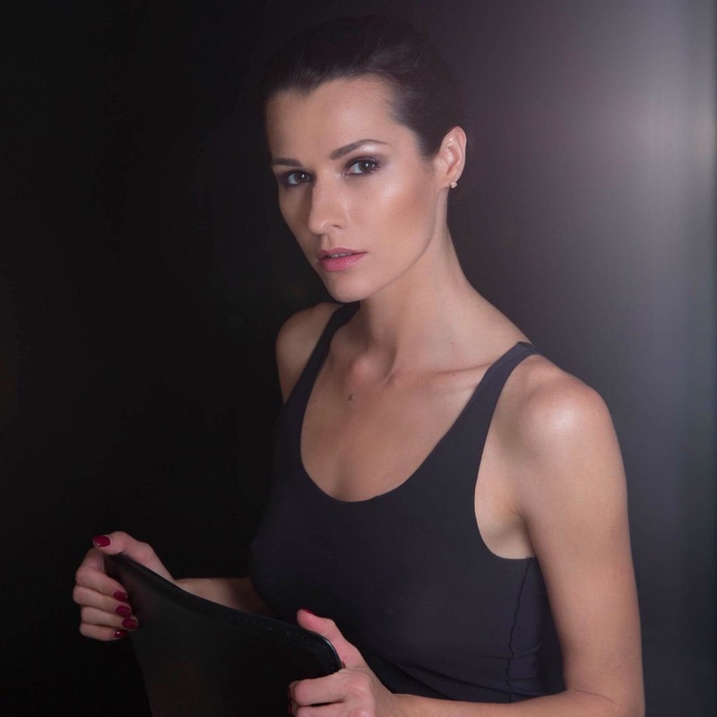 Female model photo shoot of Yana Nedashkovskiy