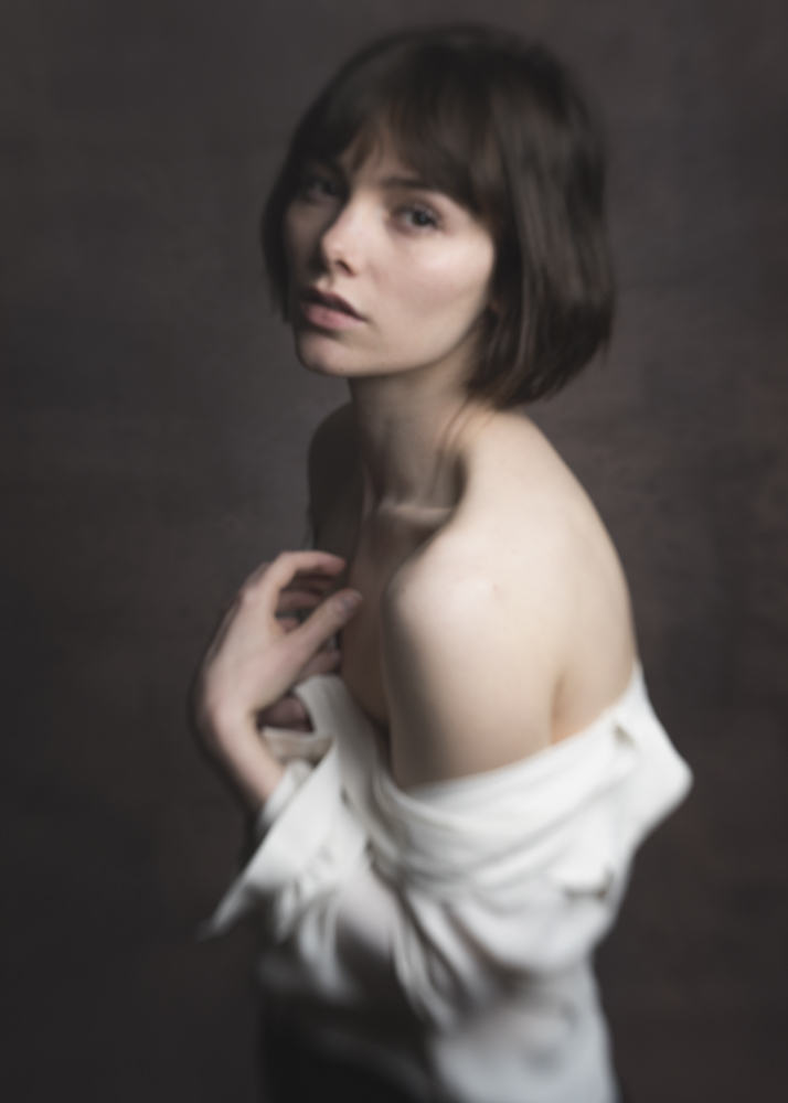Female model photo shoot of Alice Viner