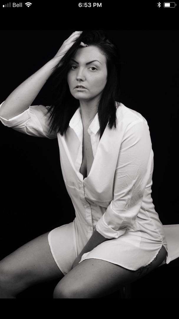 Female model photo shoot of Leigh Elizabeth