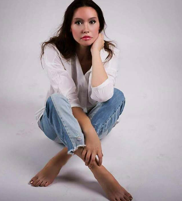 Female model photo shoot of laurajane cross