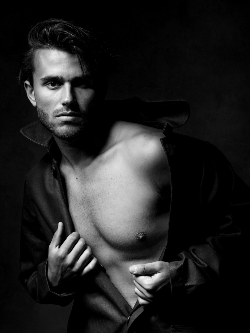 Male model photo shoot of Hendrik Ackermann