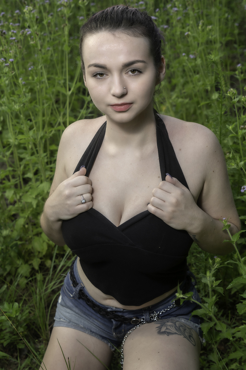 Female model photo shoot of Katharina Valentine