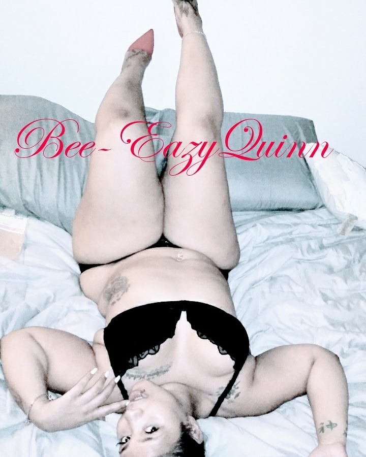 Female model photo shoot of Curvey Quinn