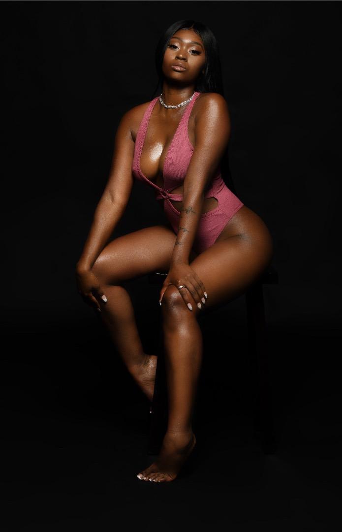 Female model photo shoot of eboniqua