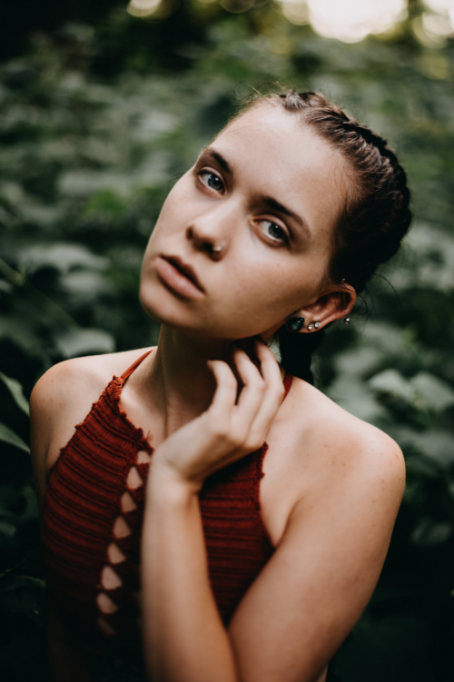 Female model photo shoot of ScarletsDawn