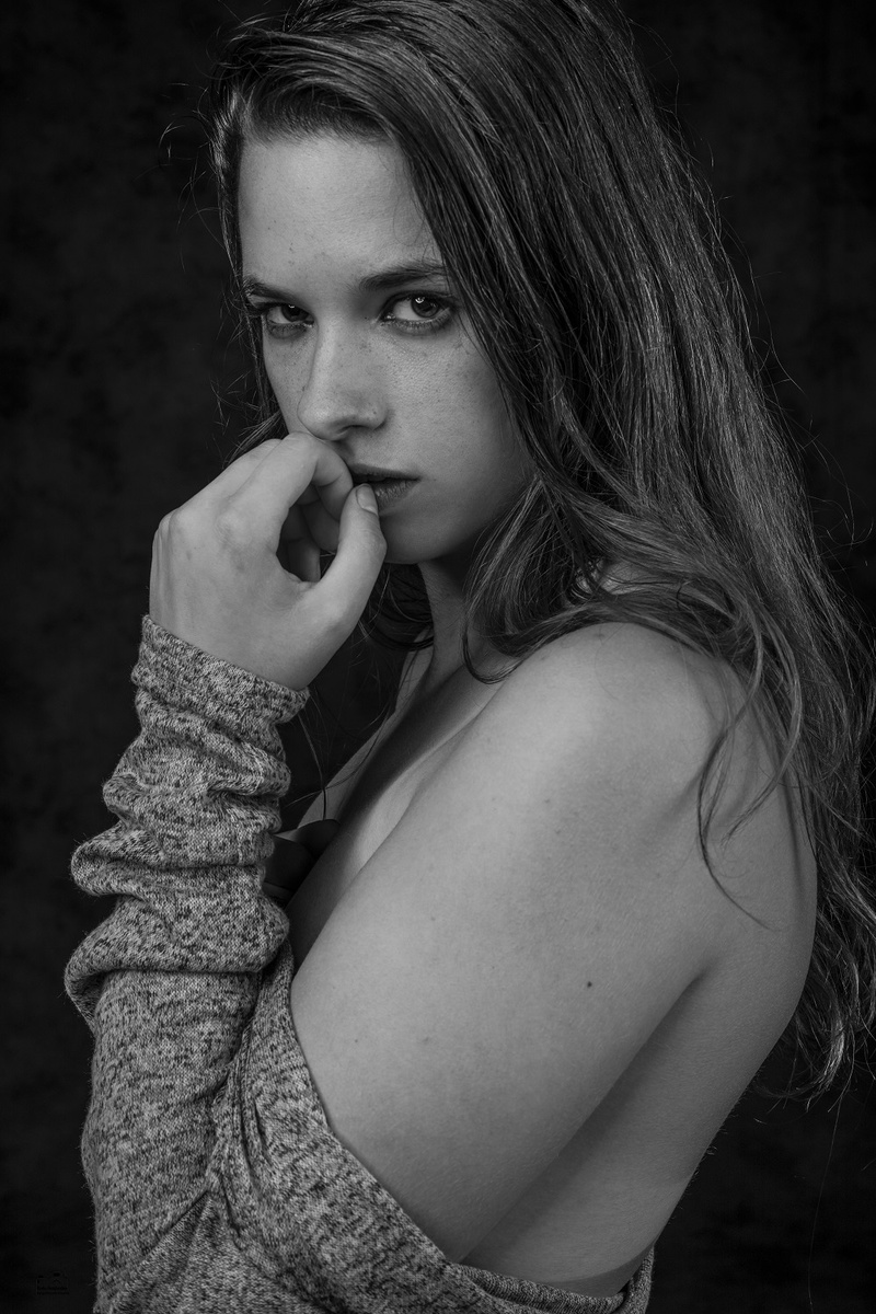 Female model photo shoot of Laila_de_Bondt