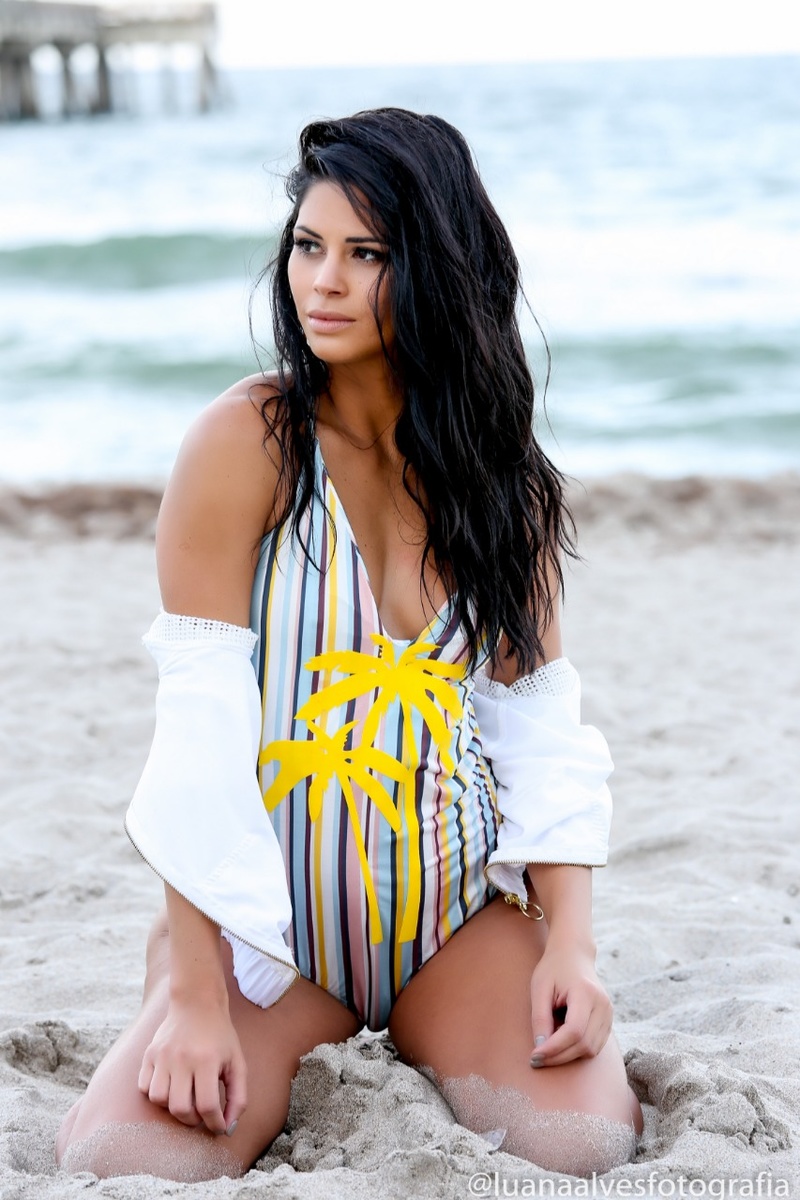 Female model photo shoot of ANDRESSA LOPES in Deerfield Beach