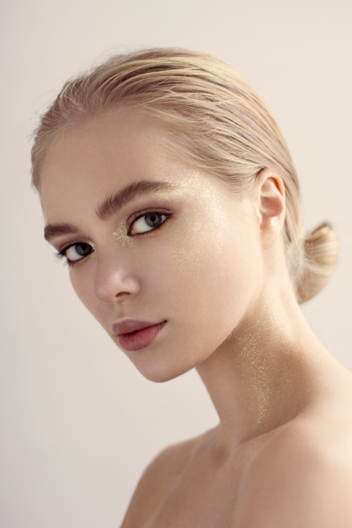 Female model photo shoot of Iryna Vynogradova